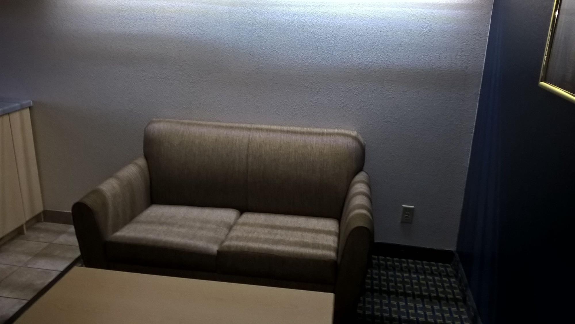 Days Inn & Suites By Wyndham Hutchinson Dış mekan fotoğraf