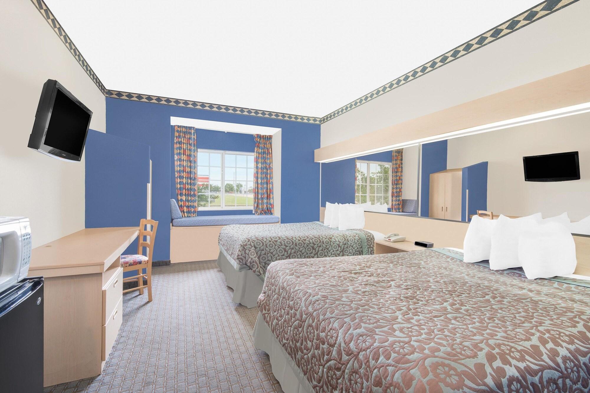 Days Inn & Suites By Wyndham Hutchinson Dış mekan fotoğraf