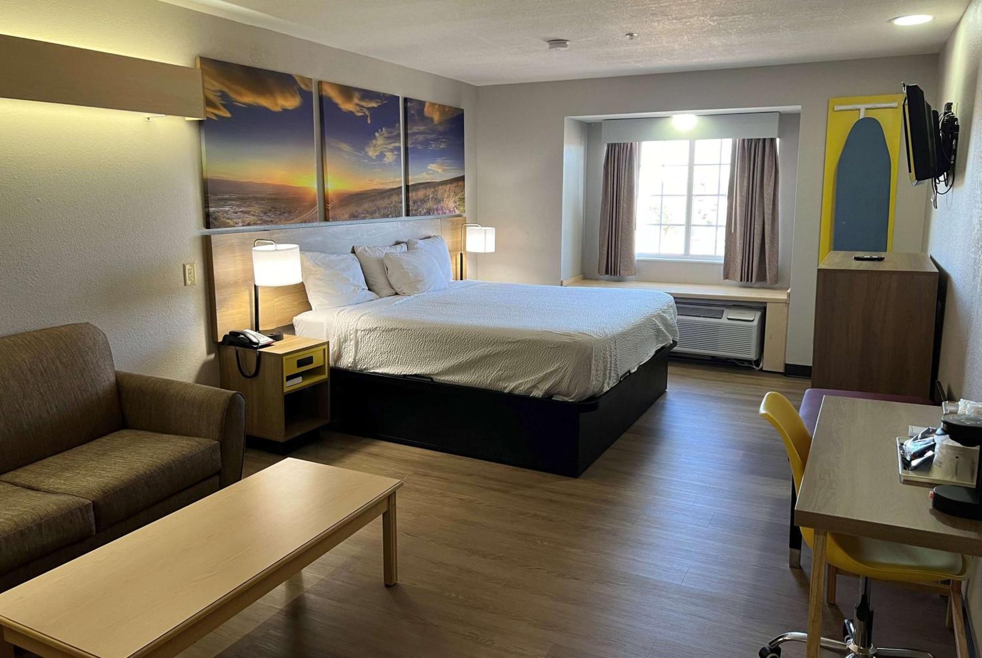 Days Inn & Suites By Wyndham Hutchinson Dış mekan fotoğraf